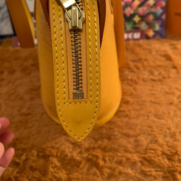 SOLD💯 Authentic LV St Jacques GM Yellow Epi leath - Picture 11 of 16